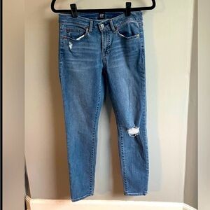 GAP Curvy True Skinny Distressed Jeans 28R